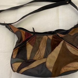 Patchwork shoulder bag, two zippered pockets on the front row me on the inside